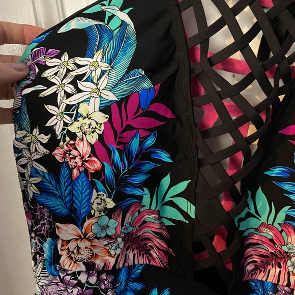 Kenneth Cole women’s one piece bathing suits - never worn - Picture 3 of 9